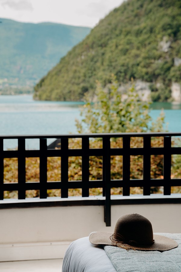 Staying on the Shores of Lake Annecy in Talloires: How Location Quietly Shapes Your Stay